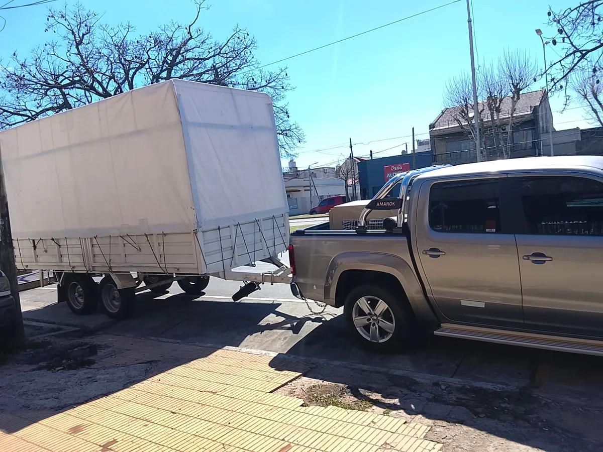 Utilitario Amarok con acoplado