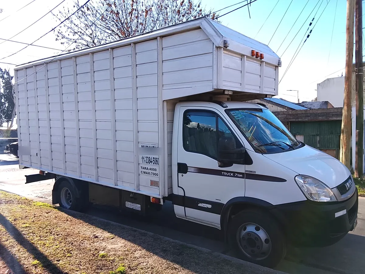 Camión de 7 toneladas de Mudanzas Moving Service